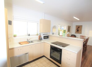 Kitchen equipped with Dishdrawer dishwasher 