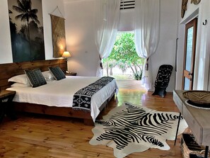 SAILS Beachhouse Unique Waterfront Villa