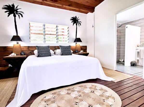 SAILS Beachhouse Unique Waterfront Villa