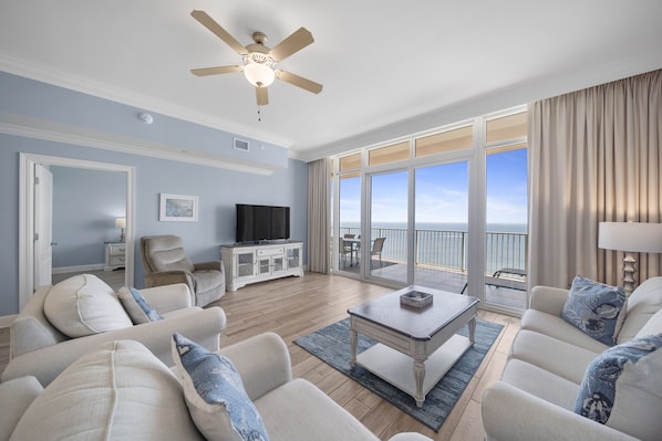 Large living area overlooking beach