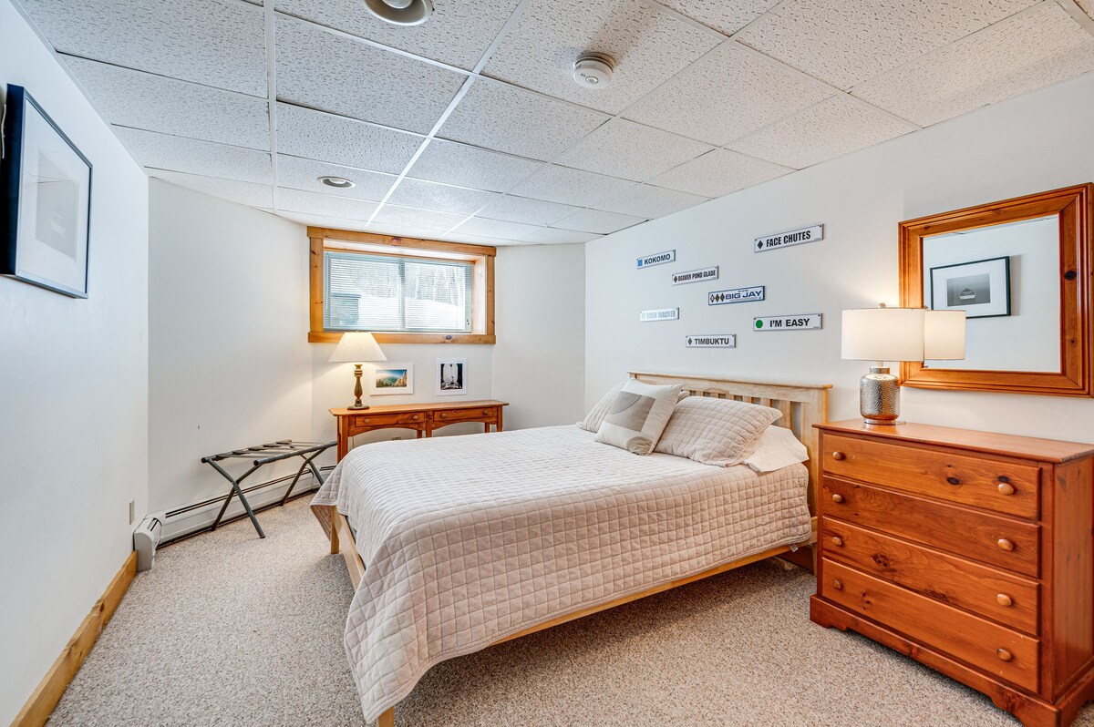 Ski-In Resort Family Condo w/ Deck at Jay Peak!
