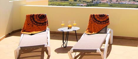 Lagos Suite / Meia Praia Suite: terrace with great views to Lagos and the beach