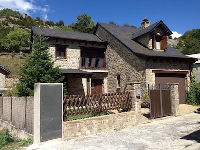 Casa con jardín en el Pirineo