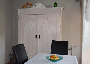 Appartment 6-INSIDE, OUTSIDE