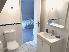 2nd Floor Bathroom