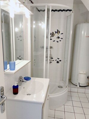 Suite bathroom 