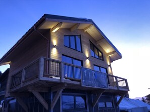 Chalet CHAMOIS 2, Hameau des Chamois, ensemble de nouveaux chalets haut de gamme