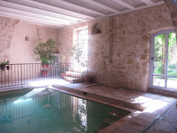 Indoor heated swimming pool (from March to November)