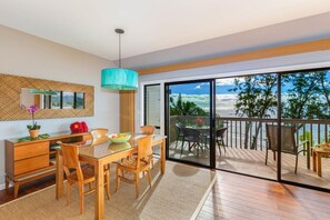 Dining Area with Ocean View and Seating for 6