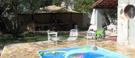 Ambientes da piscina, churrasqueira e deck