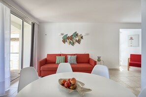 Living Room (2)