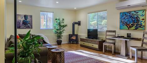 Living room & fireplace