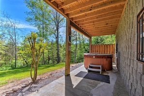 Lower-Level Patio | Seasonal Hot Tub | Country Views