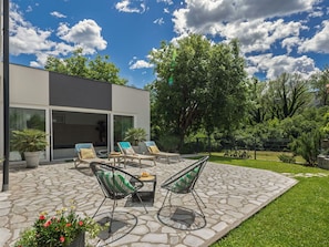 Garten, Schatten, Möbel, Gartenmöbel, Stuhl, Landscaping, Hinterhof, Rasen, Beton, Garten