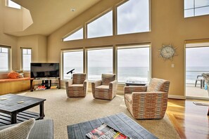 Living Room | Free WiFi | 2nd Floor