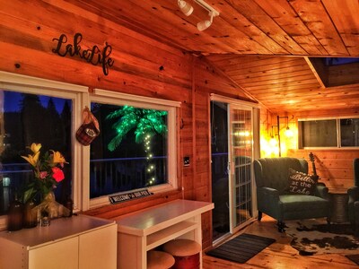 A perfect romantic get away at a true lakefront paradise! 