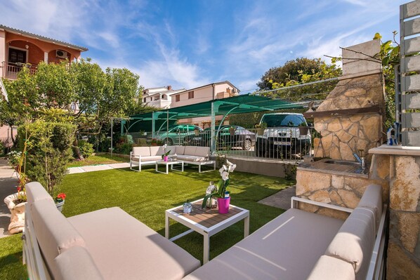 Apartments Lovric - garden with barbecue