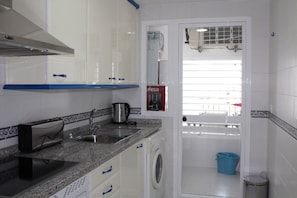 ZapHoliday - 2105 - apartment rental in La Duquesa, Costa del Sol - kitchen
