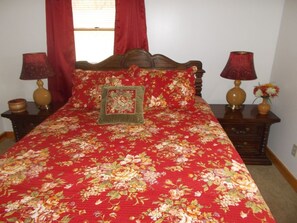 Master Bed Room---Queen Bed