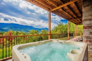 Hot Tub with Amazing Mountain Views