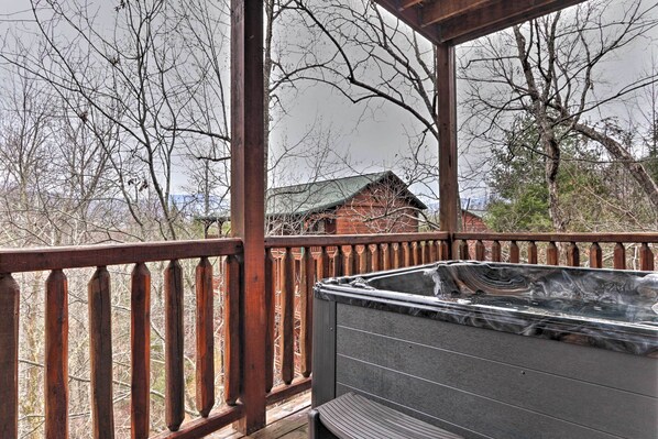 Gatlinburg Vacation Rental | 3BR | 4BA | 2,200 Sq Ft | Stairs Required