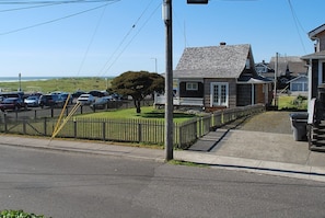 Parking for 4 cars - stacked (on the right)