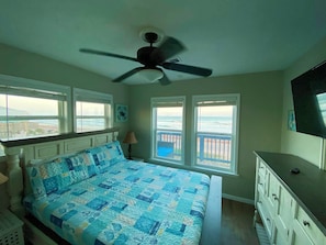 Master Bedroom - Picturesque view of the ocean while laying in bed.

