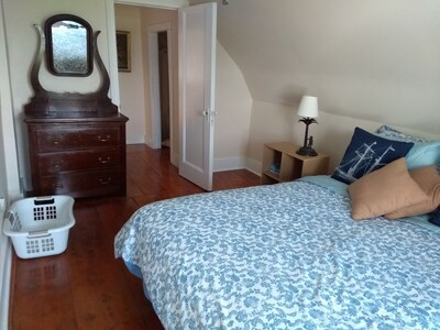 4 bedroom/den 2 bath oceanview home