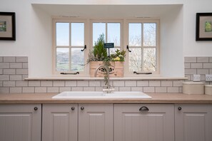 Ground floor: Beautiful views overlooking the private grounds
