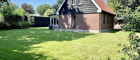 Ferienhaus mit 1000 m2 Garten 