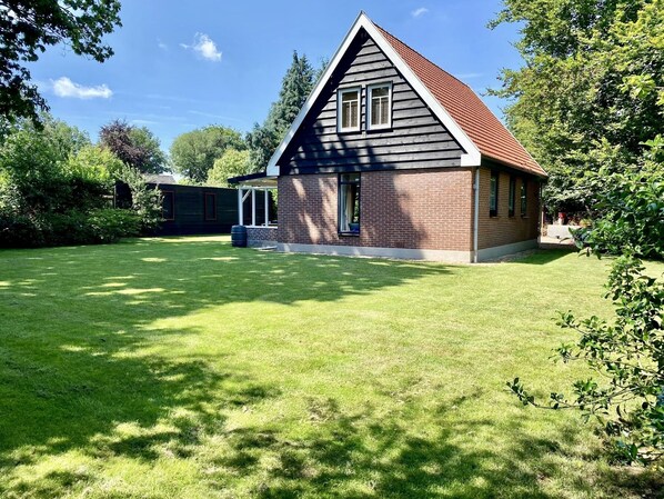 Ferienhaus mit 1000 m2 Garten 