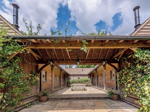 Idyllic stable conversion | Castlemans Stables East - Castleman’s Stables, Sedlescombe, near Battle