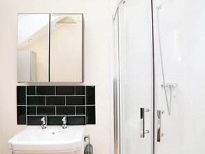 Bathroom | Kentish Barn Retreat, Chilham