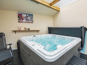 Inviting hot tub | Kentish Barn Retreat, Chilham