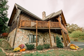 Front of cabin nicely decorated for the Fall 