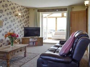 Spacious living room with sunroom | Upper Close - Acre Luxury Lodges, Stanner, near Kington