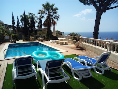 Ferienhaus mit Meerblick +großer Garten+ Pool, ruhig, Lloret de Mar,Strand 1,5km