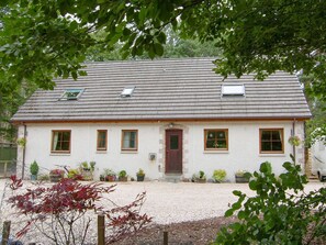 Charming holiday home | Woodland Lodge, Boat of Garten, near Aviemore
