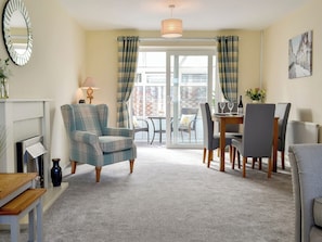 Living room/dining room | Gwynt y Môr, Tywyn