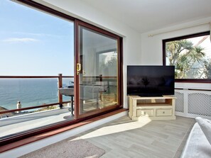 Large sliding door leading to the terrace area | Hawks Ridge, Downderry