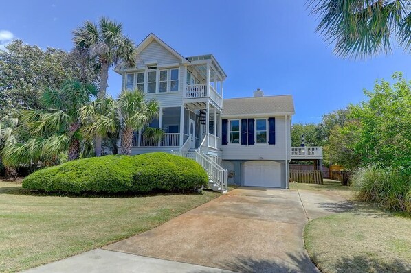 8 44th Ave
