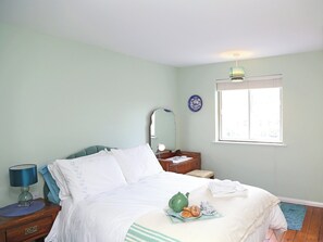 Comfy double bedroom | Winchelsea Cottage, Winchelsea