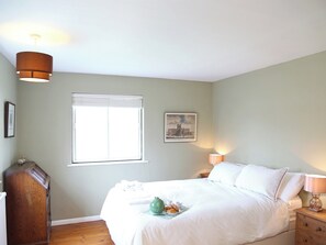 Comfortable double bedroom | Winchelsea Cottage, Winchelsea