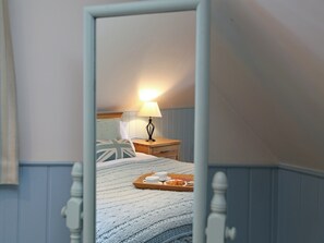 Double bedroom | Sawmill Cottage, Tunbridge Wells