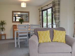 Living room/dining room | Josnor Chalet, Benllech