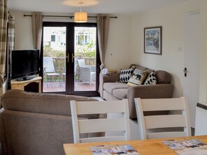 Comfortable living/ dining room | Josnor Chalet, Benllech