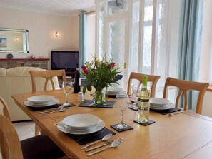 Spacious living/dining room | Yorke Villa, Fishguard