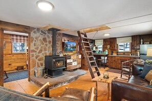 This cabin has everything you need for a great stay.