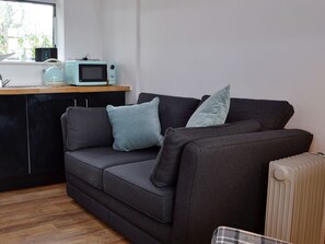 Open plan living space | Groom’s Room, Llwydcoed, near Aberdare