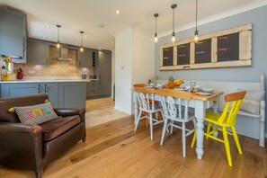 One Lazy Duck, Heacham: Dining area with easy chair